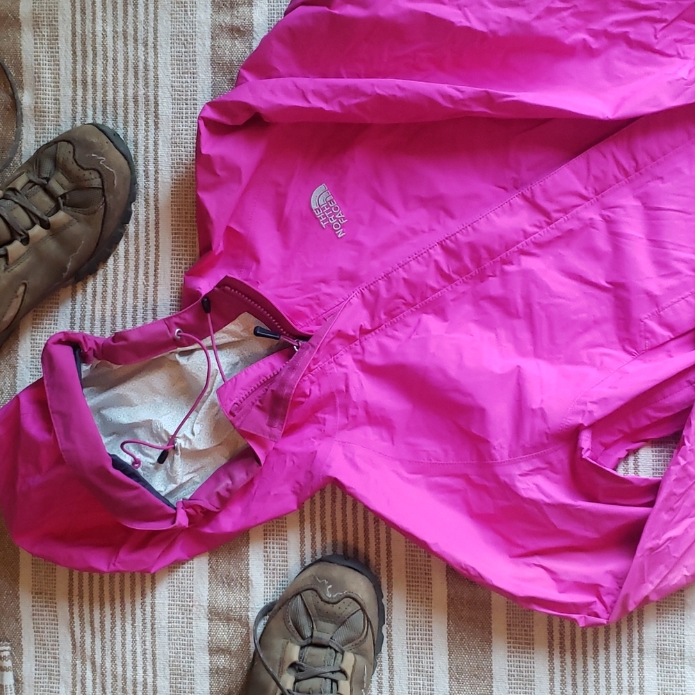 The North Face | Hyvent 2.5L Rain Windbreak Jacket | Pink | Size XS